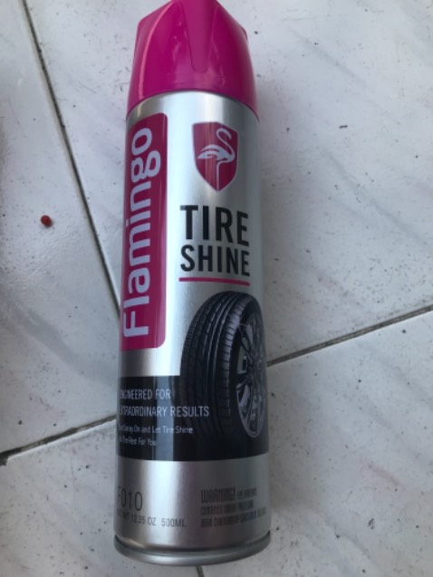shop giao sản phẩm không đúng với hình ảnh quảng cáo.Đăng bán chai TIRE FOAM 650ml, Nhưng khi nhận được hàng lại là chai TIRE SHINE 500ml. shop làm ăn lươn lẹo