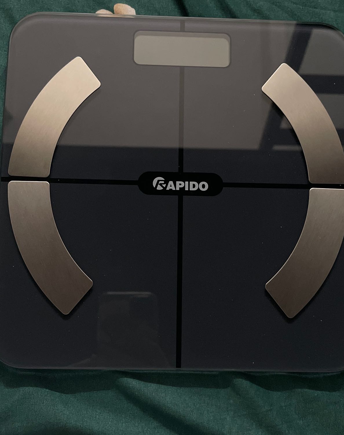 Đã nhận được sản phẩm. Dù dịch nhưng Tiki giao hàng rất nhanh. Sản phẩm đẹp như hình. Lúc đầu cân hơi lỗi mình liên hệ shop đã liên hệ lai minh nhanh, lập tức đổi liền trong vòng 1 ngày. Chất lượng dịch vụ rất tốt, vui vẻ, tận tình. Sp nên mua, cân chính xác số kg và cũng như các chỉ số. Sẽ giới thiệu và ủng hộ shop nhiều hơn ❤️