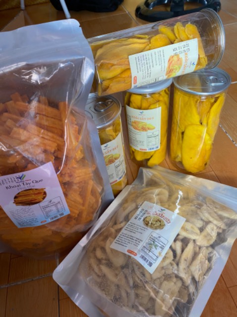 Hàng mới ngon nhìn màu xoài rất đẹp mình mua chuối sấy, xoài sấy đều ổn nha mọi người. Khoai Tây que phô mai ăn giống snack kô ngon lắm. Nói chung hàng ngon rẻ