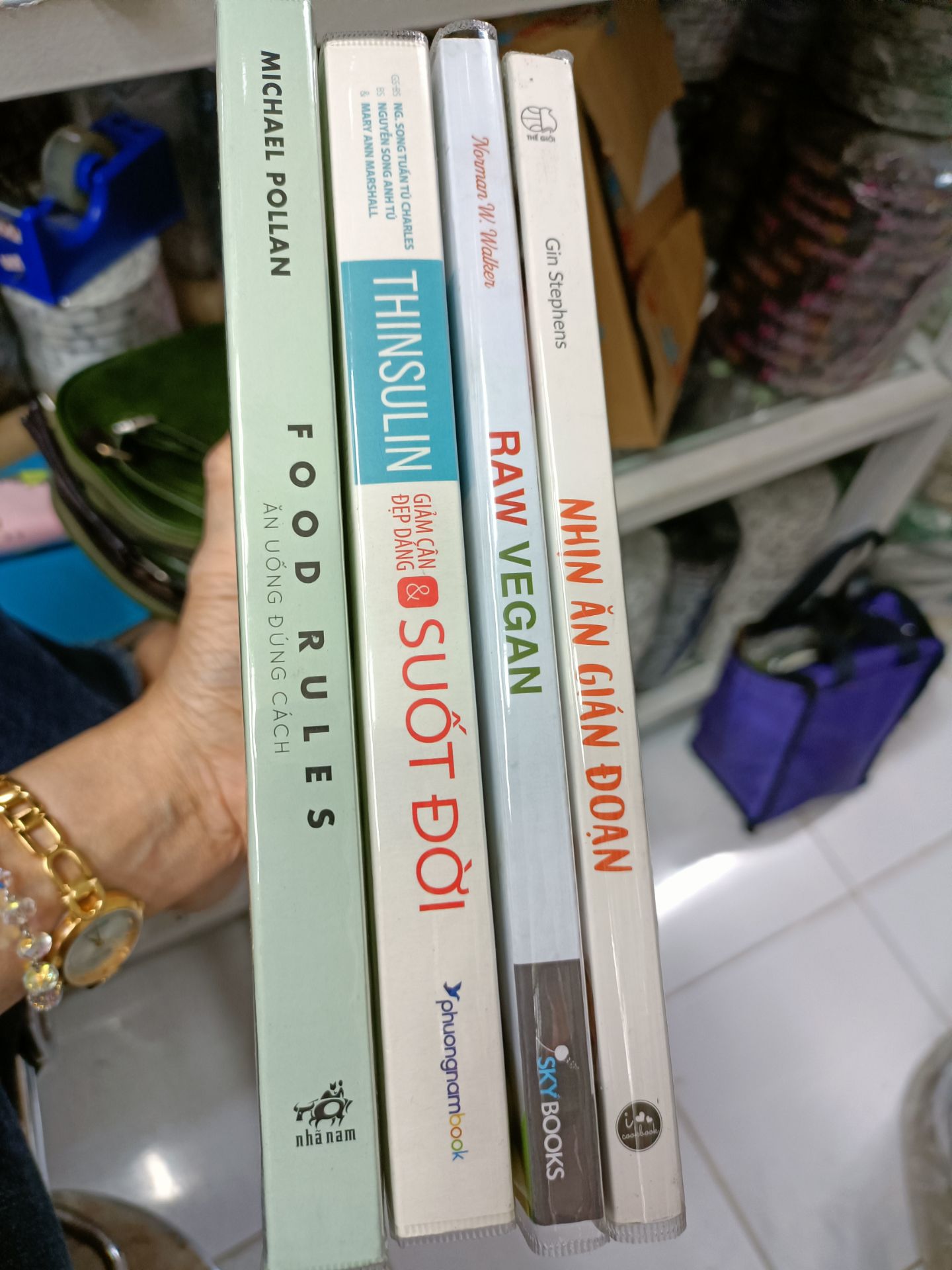 sách đẹp lắm, có cả đánh dấu trang sách. chất lượng giấy tốt. tiki giao rất nhanh, đóng gói cẩn thận. nội dung nhiều kiến thức bổ ích