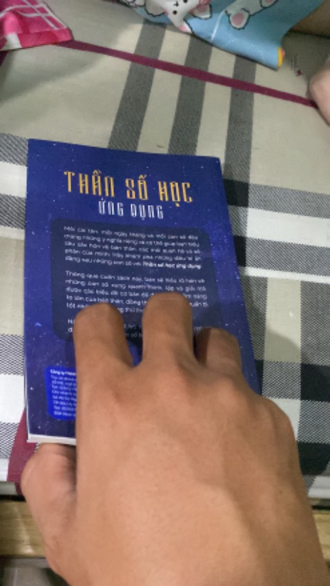 giao nhanh, sách đẹp, tuy nhiên phí ship của tiki còn cao, khó cạnh tranh được với ***