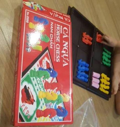 trc dùng bộ ko có nam châm chơi co ngựa cứ đổ liên tục... có bộ này đúng là hợp lý, mấy đứa nhỏ rất thích