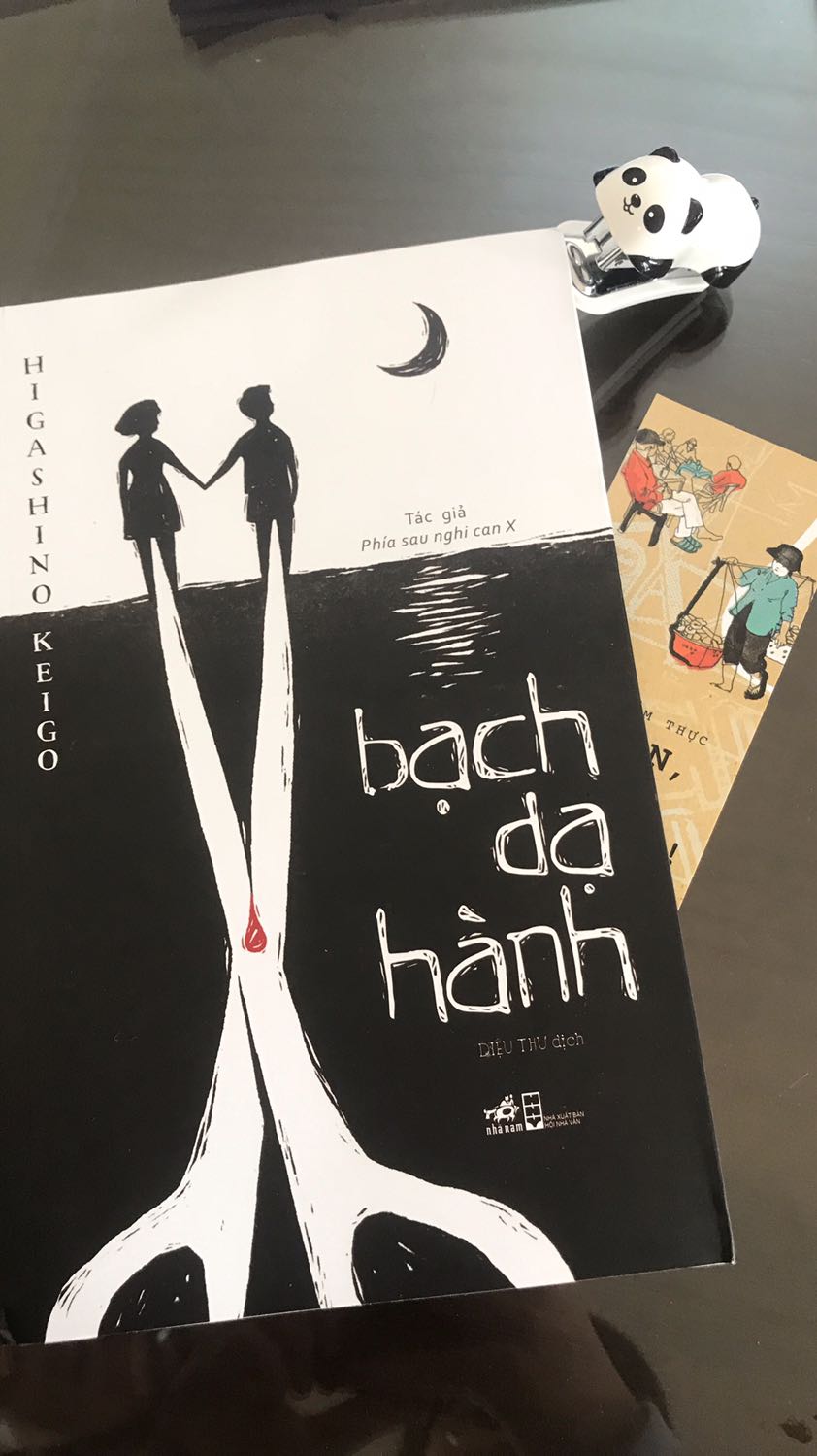 Sách dày, chữ bé, nội dung dài, rất đáng đồng tiền bát gạo, ship nhanh, đóng gói kĩ, sau 2 ngày đặt đã có hàng :)))) sách đẹp nữa, điểm cộng rất nhiều cho tiki á. Chưa đọc, chưa biết nội dung thế nào nhưng có rất nhiều điểm cộng cho tiki đấy, thậm chí còn có thêm bookmark nữa. Rất thích tiki luôn :))) sẽ còn ủng hộ tiki lâu dài. Iu iu tiki nhìu :))) ????