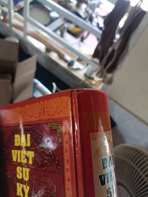 Bìa có tổn hại nhưng bên trong thì ổn Bìa có tổn hại nhưng bên trong thì ổn