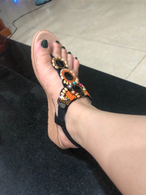 Dép rất đẹp và êm chân nhưng quai hơi bị ngắn nên mang không được thoải mái lắm