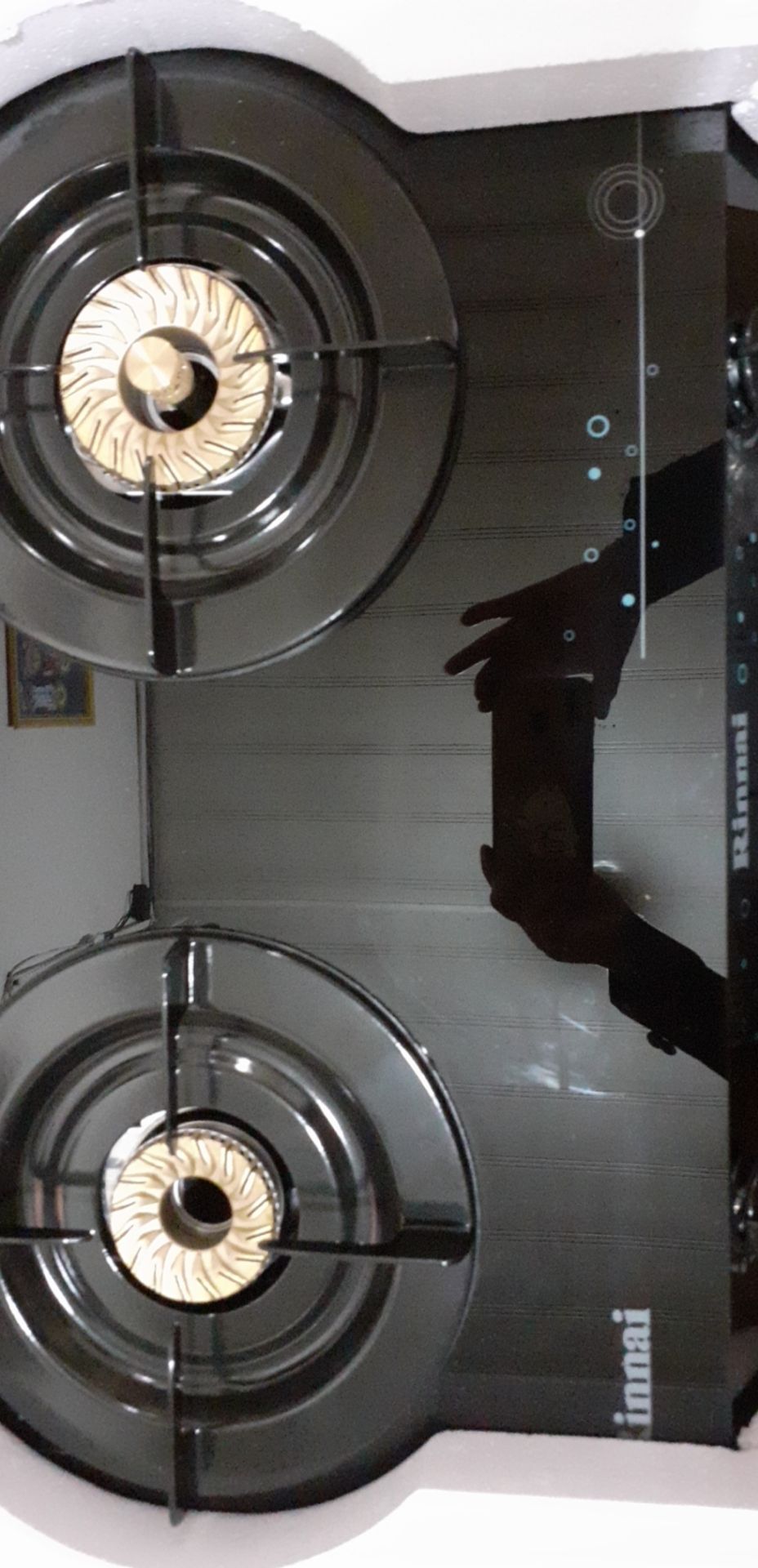 giao sai sản phẩm so với hình mẫu. nhờ đổi lại sản phẩm như hình mẫu đăng trên tiki. sản phẩm bếp trong hình đăng tải có khoảng cách giữa 2 bếp rộng hơn so với mẫu thực tế. vui lòng đổi lại giùm như bếp như trong hình đăng trên tiki