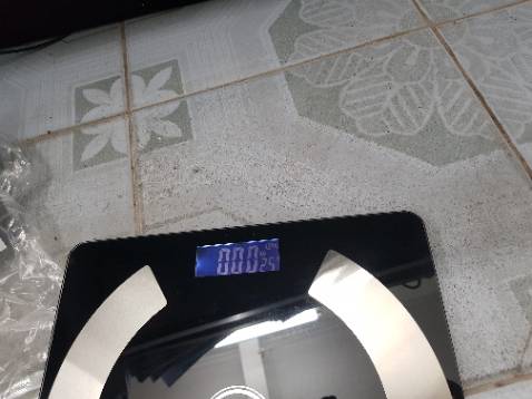 Cân cũng tương đối chính xác đó. Cài đặt app thì xem đc cả những chỉ số khác kèm theo nhưng chắc cũng chỉ mang tính chất tham khảo. Cân nhìn hơi mỏng manh, hi vọng bền và sd được lâu dài