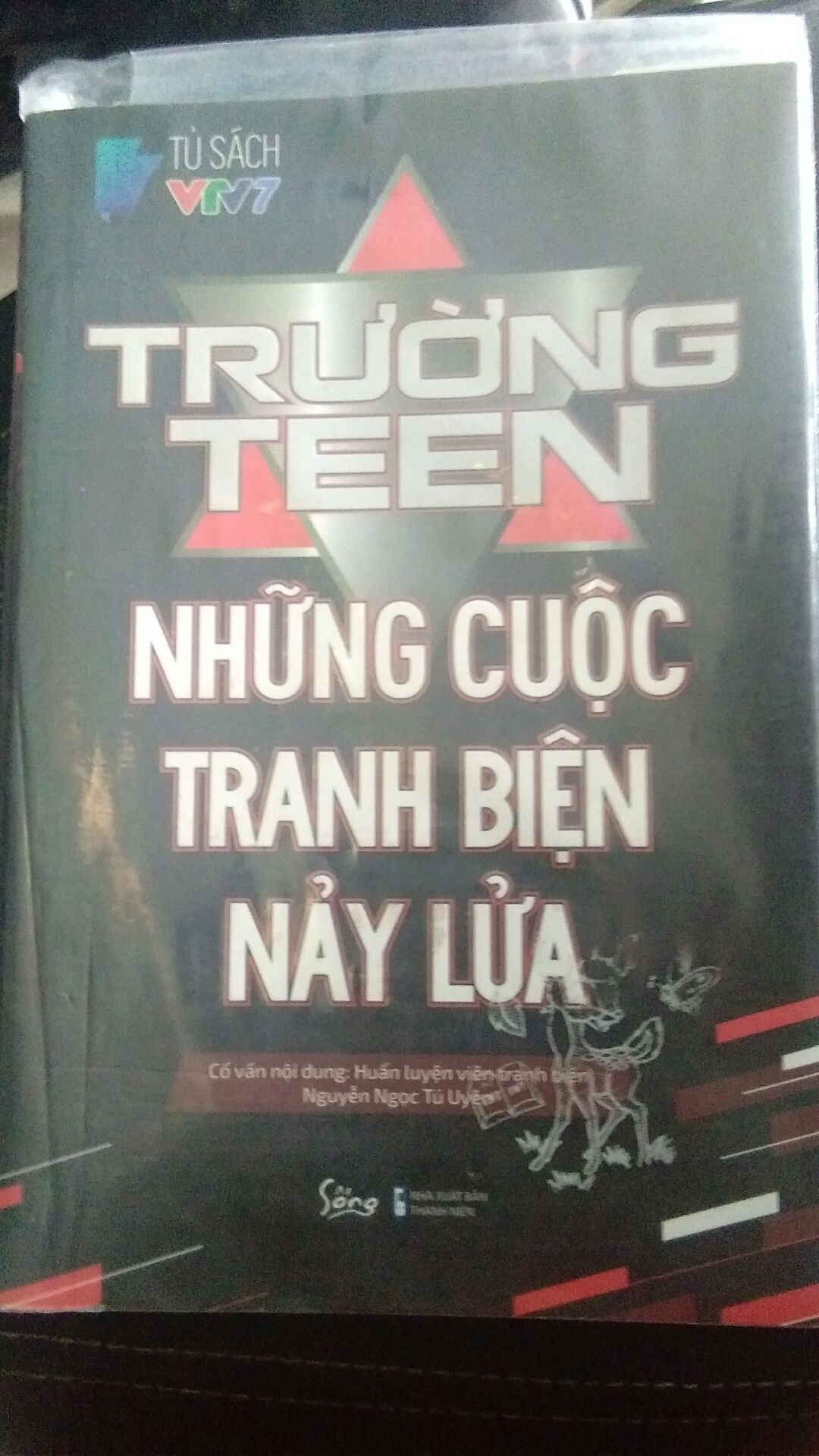 giao hàng khá nhanh, may mắn lần này sách ko bị móp méo. sách đẹp, còn thơm nức mùi giấy.