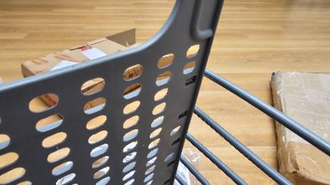 Chất liệu tốt, tương đối chắc chắn, kích thước hơi nhỏ - phù hợp đựng đồ cá nhân 1 người