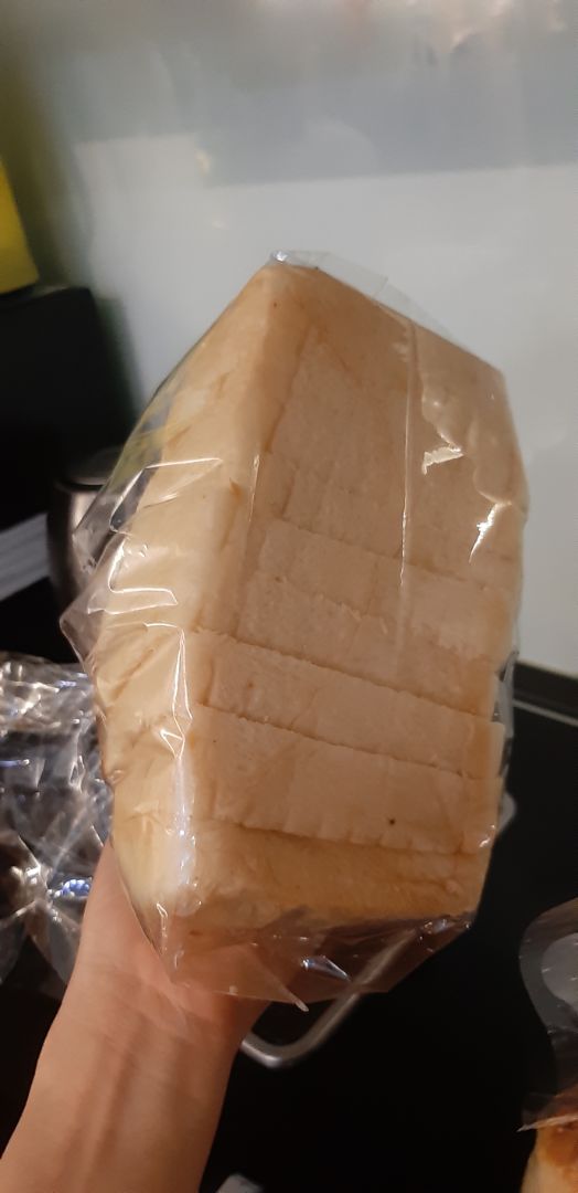 Khăn quá nhỏ, mỏng, k thấm nước. 10 cái mà bằng 3 cái thì làm 3 cái thôi chứ cắt nhỏ quá k tiện tí nào.