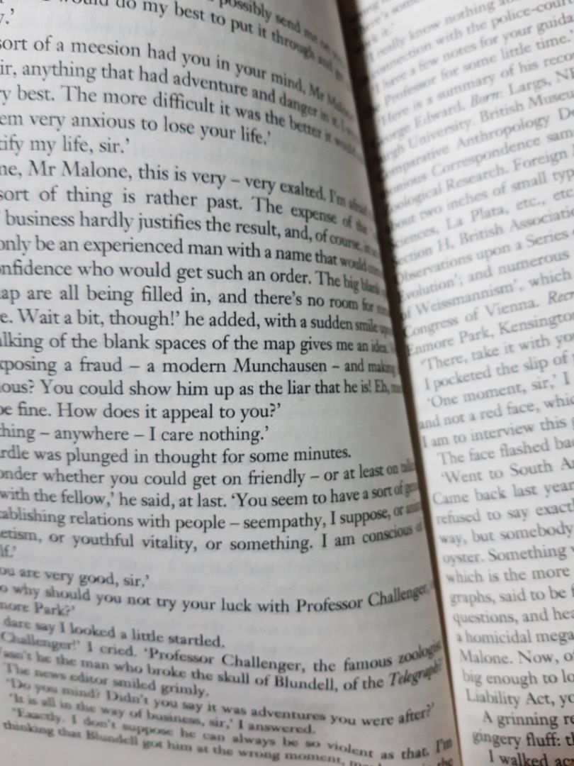Sách gồm 5 truyện.  Nhưng chữ  quá nhỏ giấy  hơi nhám và mỏng. Tuy nhiên đây  vẫn  là quyển  sách đáng  mua.