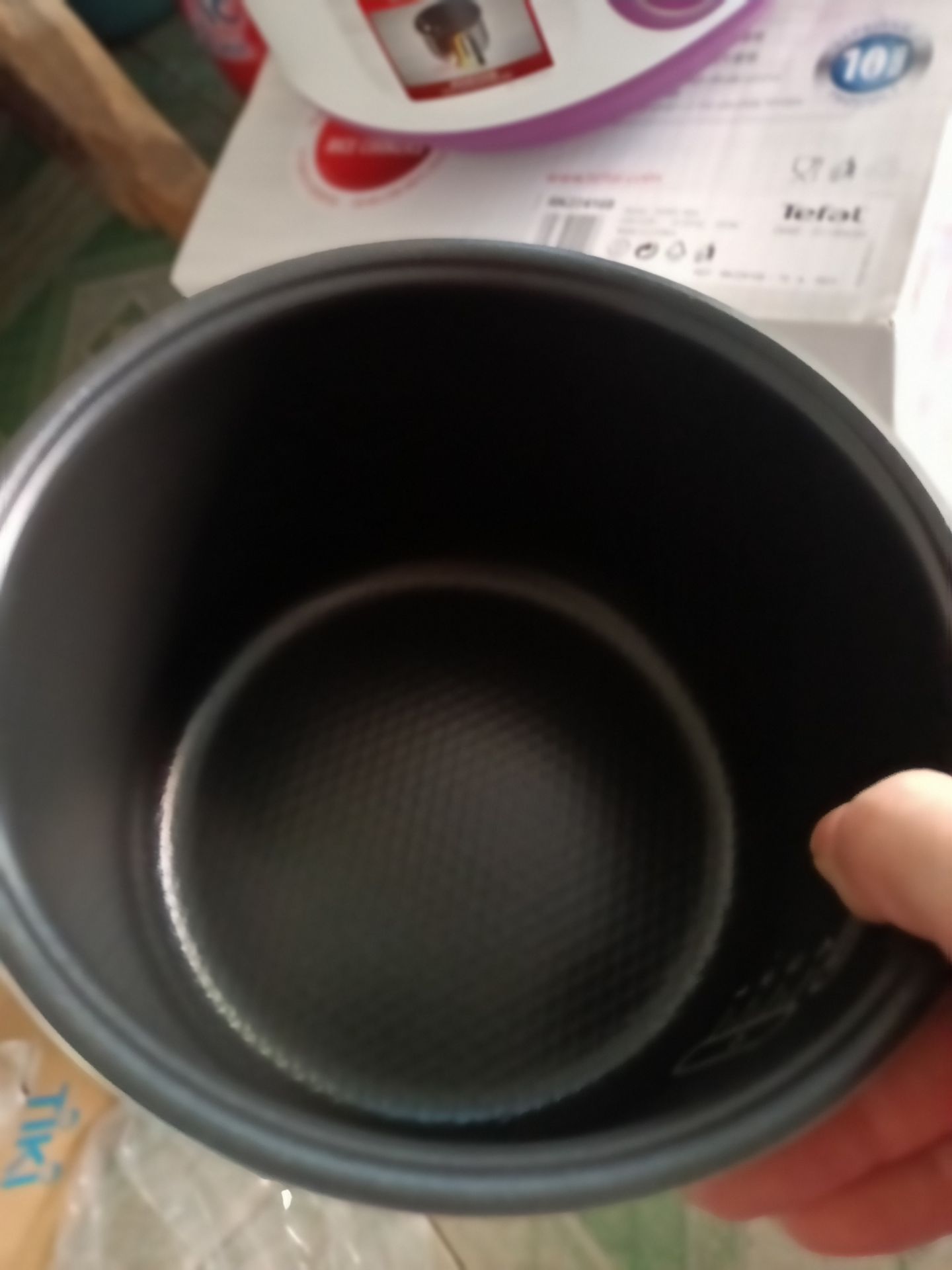 nồi đẹp, chắc chắn, nấu cơm ngon, điểm - duy nhất là kg có chỗ thoát nước khi cơm chín, nên phải lấy khăn lau.
Đang dùng thêm chảo của hãng, chảo nhẹ, chống dính cực tốt kg biết dk lâu kg.
Hài lòng..