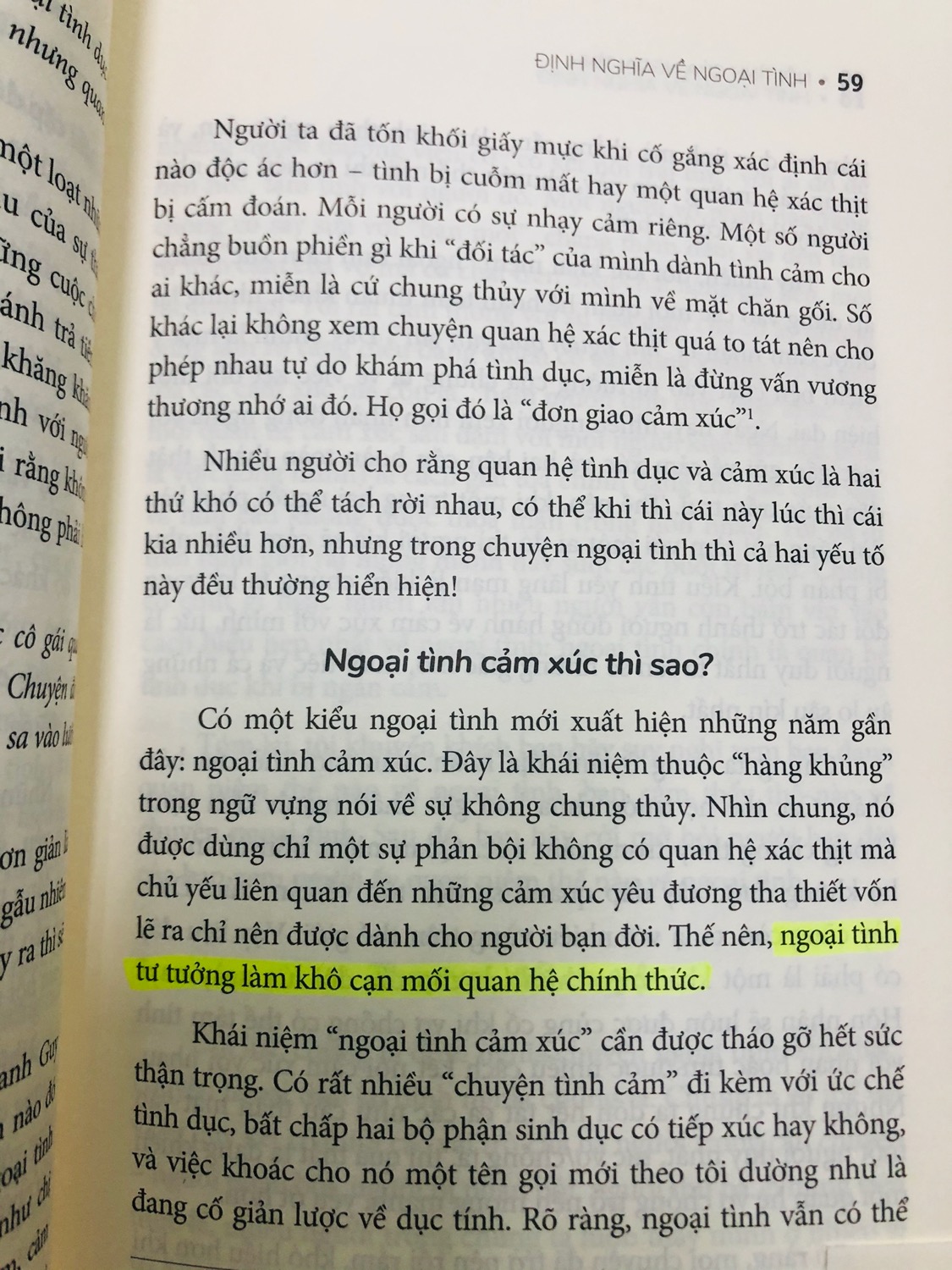 -	Sách đẹp, trình bày dễ đọc. Lời văn hay, tuy nhiên hơi khó đọc và phải suy nghĩ nhiều để hiểu vấn đề. Khó có thể đọc liền trong một khoản thời gian dài vì sẽ có cảm giác ngộp.
-	Nội dung sách phân tích về các suy nghĩ, phản ứng và hành động của người trong cuộc trong vấn đề ngoại tình, phần lớn là nói về người phản bội và người bị phản bội. Quan điểm về ngoại tình trong từng thời kỳ phát triển của xã hội và các nhu cầu sinh lý của nam và nữ.
-	Tác giả tư vấn cho nhiều người từ các nền văn hoá khác nhau nên nội dung sách đề cập đến các quan điểm về tình cảm, tình dục khác quan điểm của người Việt nên có nhiều ngỡ ngàng, nhưng đồng thời cũng giúp ta có thể hiểu thêm về xã hội phương Tây.
-	Các dẫn chứng về các tình huống ngoại tình đa đạng từ các nền văn hoá và các khoảng thời gian khác nhau.