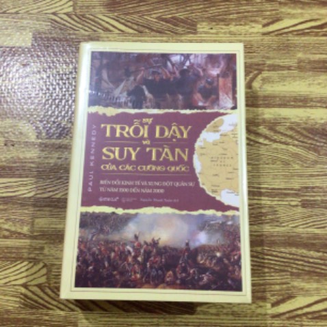 Mua siêu sale 3/3 giảm 59% chỉ còn 230k,quá ngon ạ. Cuốn này ít khi giảm sâu,nếu giảm 45-50% mình cũng hốt lâu r,ai dè đợi mãi lại đc dịp 59%. Nếu k đặt kịp thì mình thấy vẫn kịp mức giá cao hơn liền kề khi đấy là 259k,vẫn ngon. Sách mới,giao nhanh,tuy vậy có vẻ 3/3 nhiều đơn nên đóng hàng ẩu quá,móp nhẹ cạnh bìa đôi chỗ,chấp nhận đc