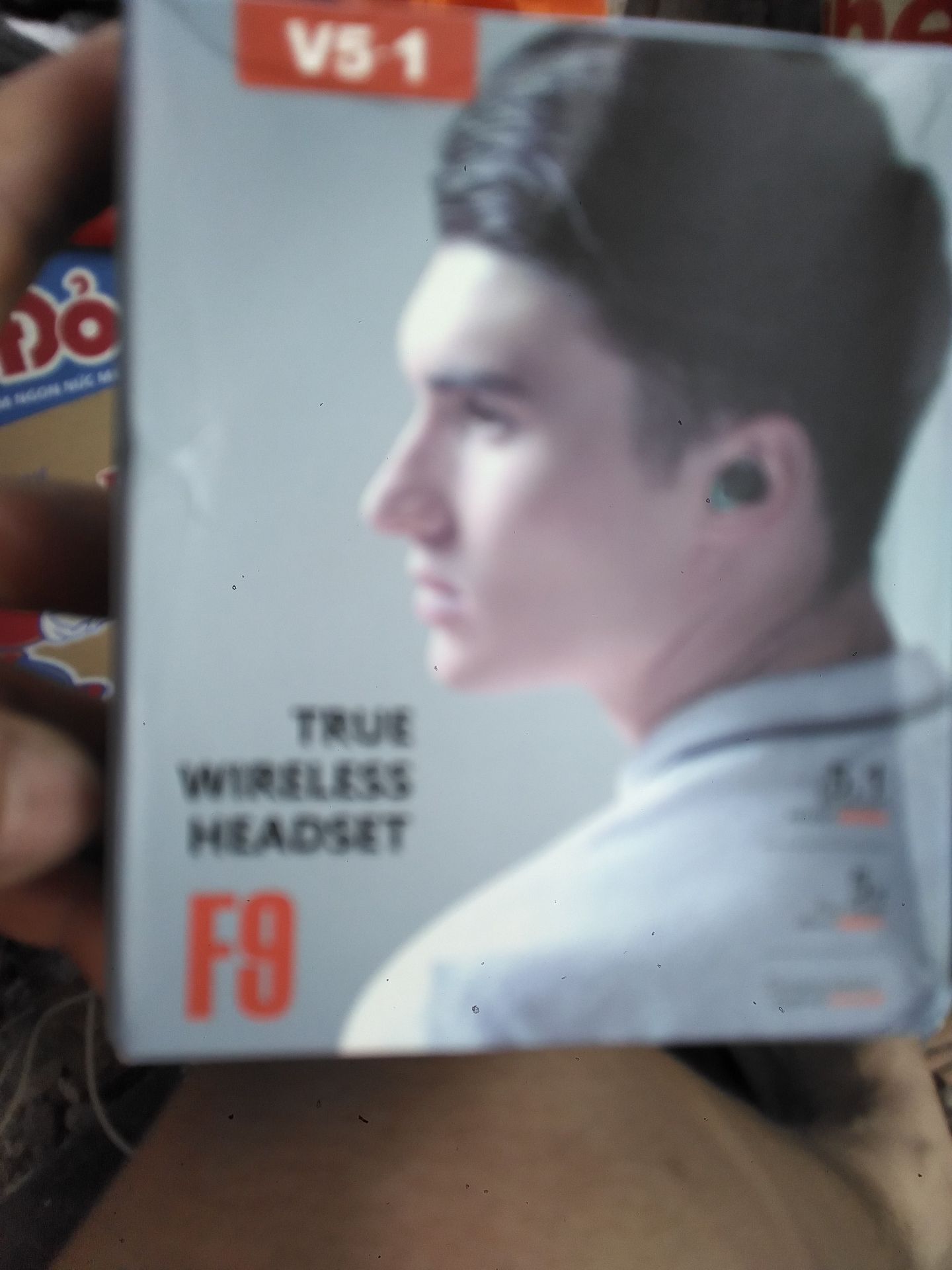 các bạn ko trung thực khi giao hàng ko đúng sản phẩm 
ở đây là tôi đặc mua F9 Pro 5.0
mà các bạn giao mình F9 true wireless headset
các bạn làm ăn như vậy là quá gian trá trong mua bán 
tôi đành nhận trong khi hàng ko vừa ý chút nào , nếu tôi ko nhận thì khó cho ae giao hàng còn bên kinh doanh online các bạn nên làm ăn cho đúng sản phẩm mà khách hàng đã chọn giùm cái ok