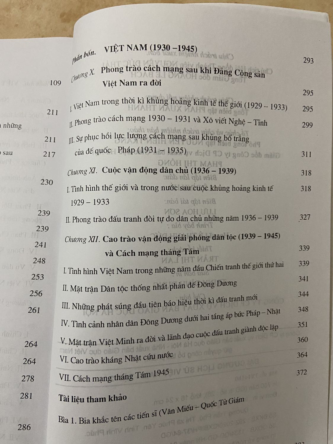 Sách hay, đầy đủ, làm giáo trình dạy và học được ở bậc đại học.
