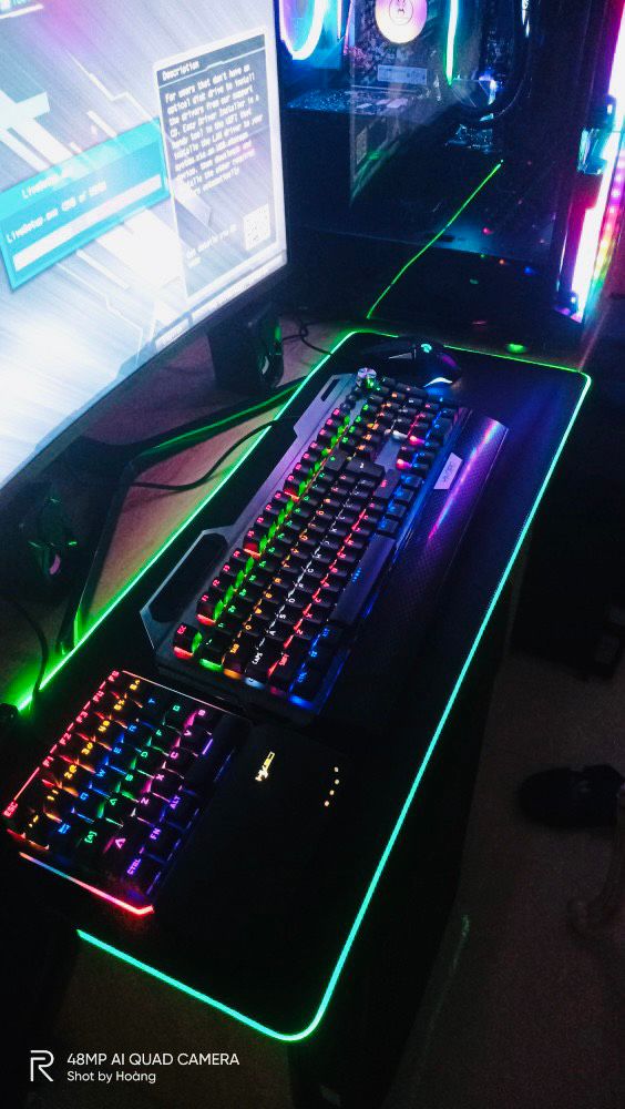 Sản phẩm đúng mô tả, đóng gói chắc chắn. Có nhiều tuỳ chỉnh màu khá hay. Di chuột ngon và nhạy. Nên mua nhé ae