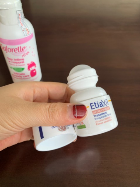 Nhận hàng khá ưng! Đã xem review nhiều về sản phẩm này, hôm nay nhận tem mác còn nguyên vẹn, lọ nhỏ nhỏ xinh xinh, tối dùng luôn!