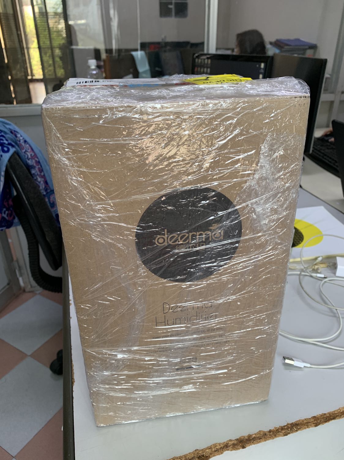 Máy nhìn rất đẹp, chất lượng thì xài một thời gian mới đánh giá được, Giao hàng tikinow rất nhanh và uy tín. Máy nhìn rất đẹp, chất lượng thì xài một thời gian mới đánh giá được, Giao hàng tikinow rất nhanh và uy tín.