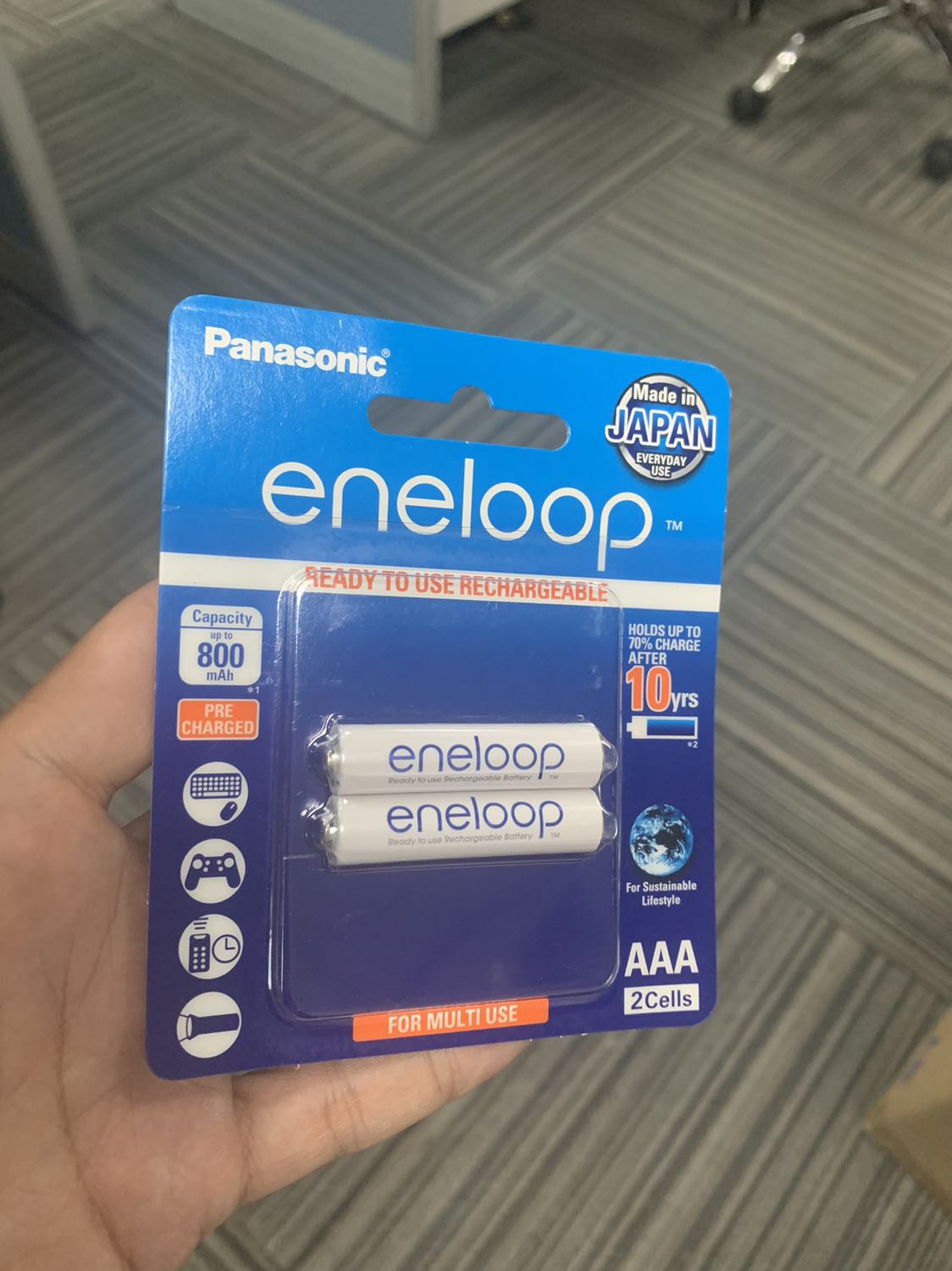 Pin giao tiki now nên rất nhanh. Pin trông đẹp. Sử dụng một thời gian mới biết chất lượng