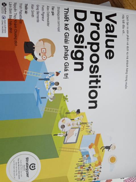 Về đóng gói thì lần này không đẹp bằng những lần trước, hộp giấy bị móp nhưng không ảnh hưởng đến sách.
Về sách thì khỏi phải bàn rồi, nội dung sách không những dành cho những công ty mà những người tự bán hàng một mình cũng rất nên đọc. Đọc để hiểu hơn về chân dung khách hàng, từ đó hiểu khách hàng hơn.