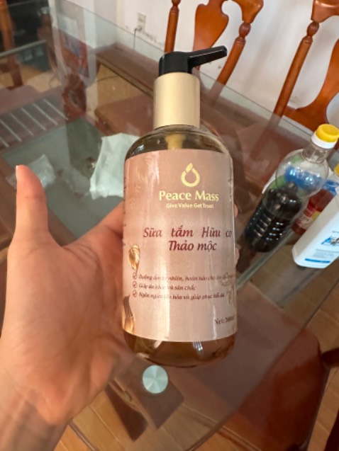 dùng cũng tạm ổn, không có bị mùi nhiều, giá cũng ổn. nhưng nói là hữu cơ thì mình không nghĩ là sp thuân hữu cơ, vẫn giống sx công nghiệp hơn