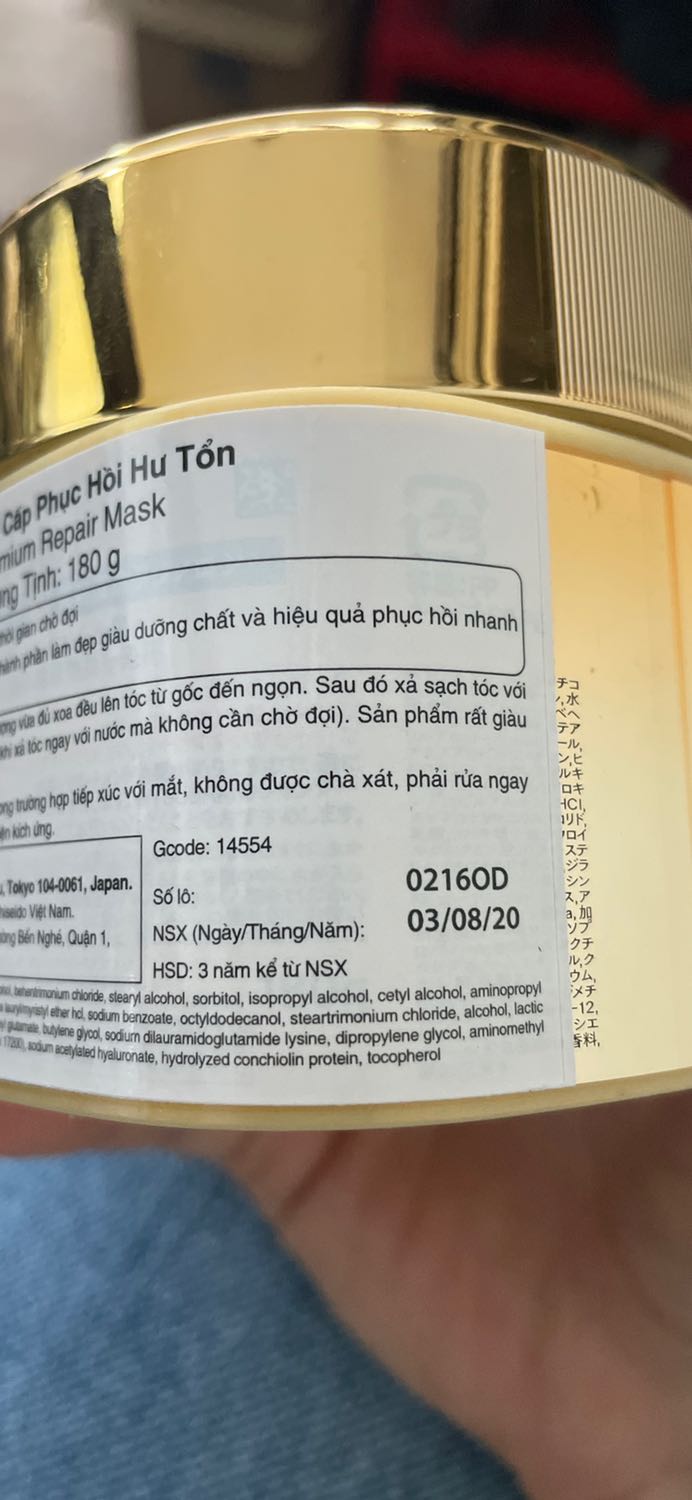 25/10 (179k)
Nhận hàng thấy hủ to, ngoài hủ nhiều vết trầy xước nhìn hơi cũ cũ, hoá ra NSX 8.2020 hàng từ năm ngoái. 
Mình đi siêu thị thử mùi trc khi đặt tiki, mua bộ dầu gội-xả giờ thêm chai ủ tóc. Mùi hoàn toàn ko giống như ngửi thử ở siêu thị(ở siêu thị mùi thơm trái cây rất dễ chịu) có thể do hàng cũ. Anw, chất lượng mềm tóc ok đỡ rụng thì chưa biết.