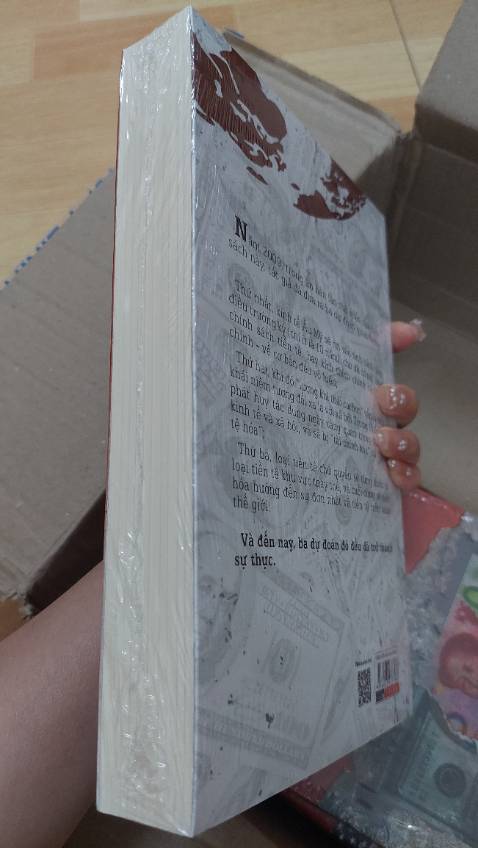 Sách bọc chắc chắn, ship nhanh dã man ạ, chưa kể là giá thành rẻ hơn rất nhìu so vớ các nhà sách khác và sàn thương mại điện tử khác nữa ạ 🥰