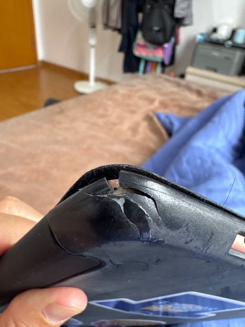 Đồ mới nhận tối qua, mà đã nát hết góc, ốp có hiện tượng oxi hoá rồi.