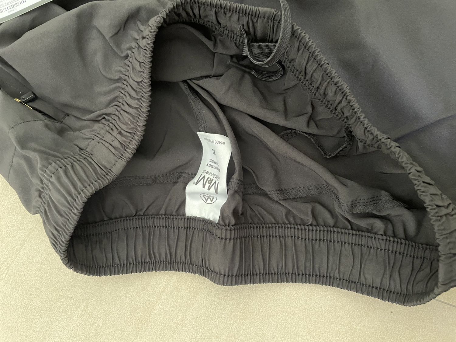 Hàng xịn sò luôn. Giá tiền thì hợp lý thế này cơ mà, tiếc gì ko mua dăm ba cái mặc dần cả nhà. Tiki thì khi nào cũng tuyệt vời, mặc dù giao hàng chậm hơn so với dự kiến 1 ngày nhưng cái này là do yếu tố khách quan dịch bệnh. Hàng xịn sò luôn. Giá tiền thì hợp lý thế này cơ mà, tiếc gì ko mua dăm ba cái mặc dần cả nhà. Tiki thì khi nào cũng tuyệt vời, mặc dù giao hàng chậm hơn so với dự kiến 1 ngày nhưng cái này là do yếu tố khách quan dịch bệnh.