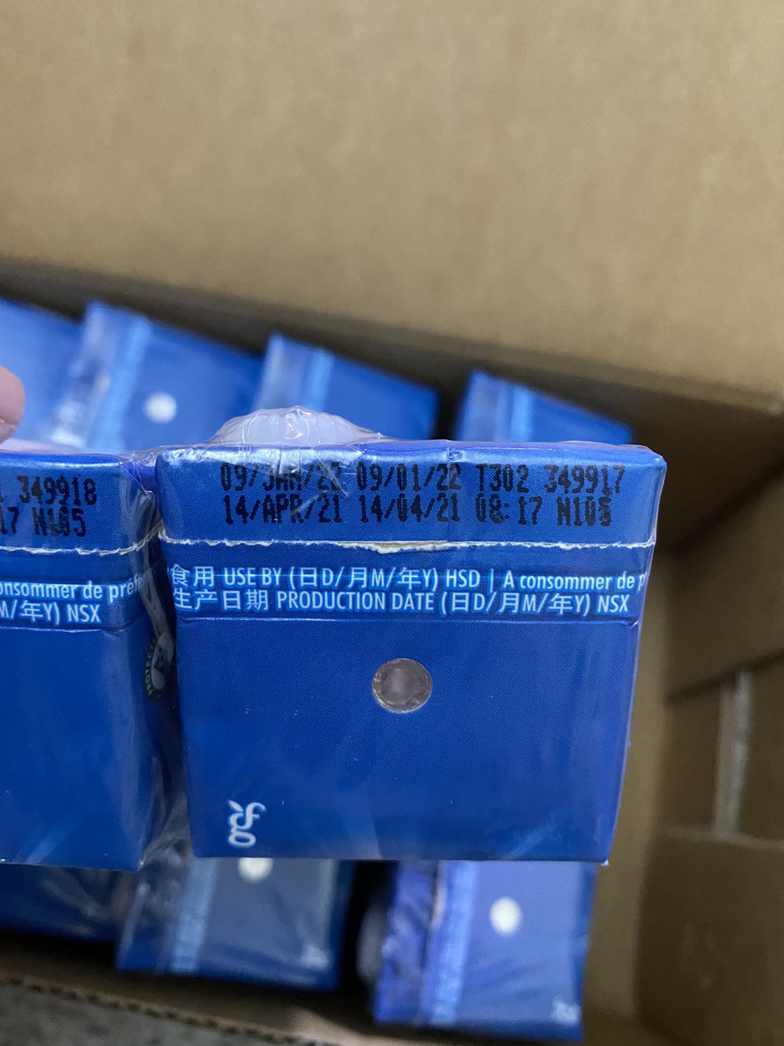 Tiki giao siêu nhanh, tối mà vẫn giao tận cửa luôn! Dùng tikinow cũng thích thật!
Sữa đảm bảo, hàng chuẩn, date vẫn còn khá xa, tiki đóng gói rất cẩn thận! Giá lại đang khá tốt! Nói chung vote 5 sao 😄