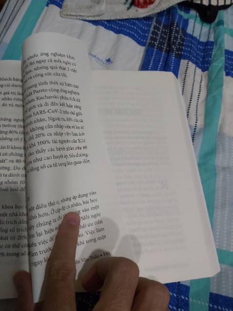 Sách bị lỗi chính tả khá nhiều và mất 1 vài trang (từ trang 145-152). Hi vọng nhận đc phản hồi của shop để giải quyết vấn đề này