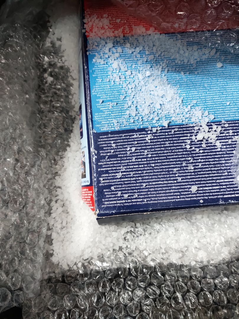 Đơn hàng quá chậm. Khi nhận hàng hộp muối không còn nguyên vẹn, muối đổ đầy ra ngoài