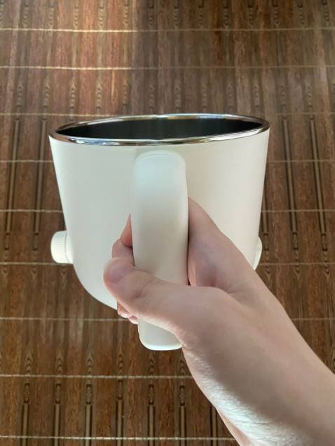 Xịn xinh và cute quá trời. Mua đúng lúc khuyến mãi nên được giá rất hấp dẫn. Mà có phiếu bảo hành kèm theo đàng hoàng nên cũng yên tâm. Đóng gói cẩn thận và giao hàng nhanh. Sau mấy hôm trải nghiệm thấy nấu mì tôm và nấu lẩu khá nhanh, khoảng 5 phút là sôi sùng sục. Nồi cầm tay nhỏ gọn nhẹ rất thích, nồi phù hợp với khoảng 1-2 nguời nhé các thím. Ngoài ra nó còn có 2 nấc nhiệt nên tiện lắm nha. Kết luận: Tuyệt vời.