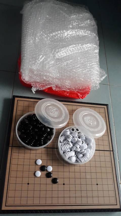 Quân cờ rất đẹp, bàn cờ rất OK. Mình mua làm quà tặng cháu gái chơi luyện trí thông minh. Cảm ơn shop đã giao hàng chất lượng. Đóng gói quá cẩn thận luôn. Giao hàng nhanh trước 1 ngày .