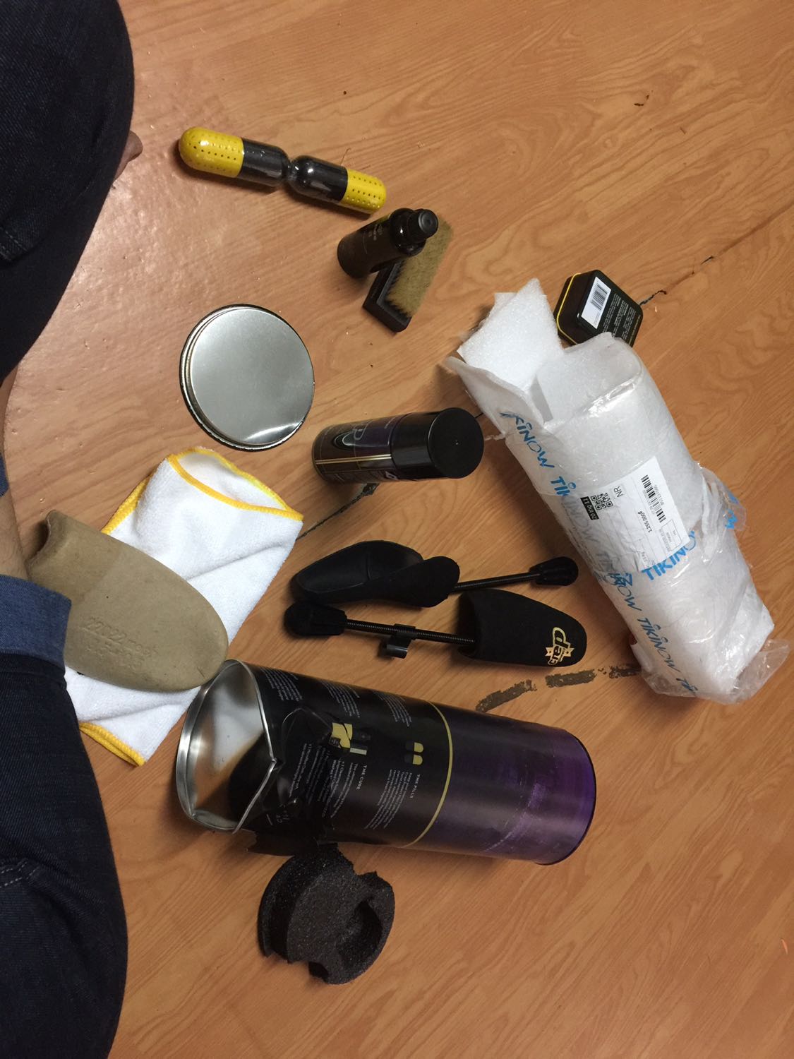 Sản phẩm đóng gói không chắc chắn khiến vận chuyển bị móp méo 1 sản phẩm bên trong bị sứt 1 miếng. May các đồ khác không sao. Hy vọng lần tới shop đóng gói cẩn thận hơn