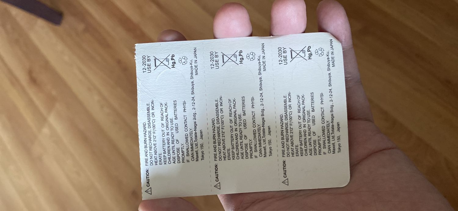 Pin sản xuất tại Nhật. Xịn sò. Vỉ có 5 viên, giá rất tốt so với hiệu khác. Hạn sử dụng đến 2030 yên tâm để dành xài dần. Giao hàng nhanh. 5 sao nha.