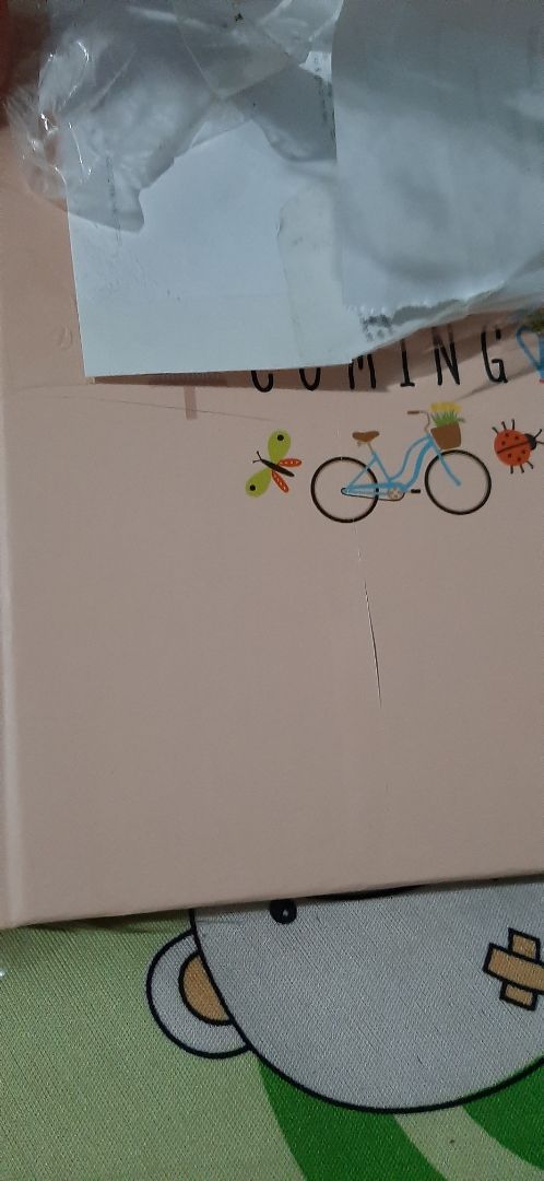 Hơi thất vọng, sổ giao cho mình bị xướt bìa, hên là bìa cứng, giấy chắc rách rồi, góc trên thì móp méo. Không biết ở khâu nào. Chất lượng phù hợp giá tiền giảm giá.