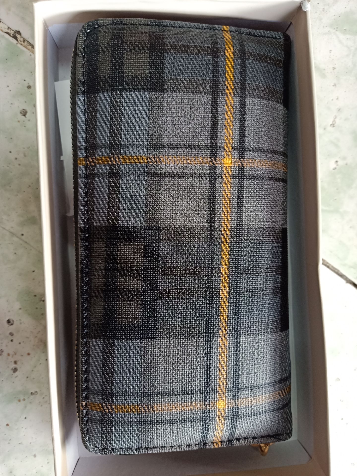 khăn choàng cổ vải mềm mại & mát ko bị xước vải.đáng tiền