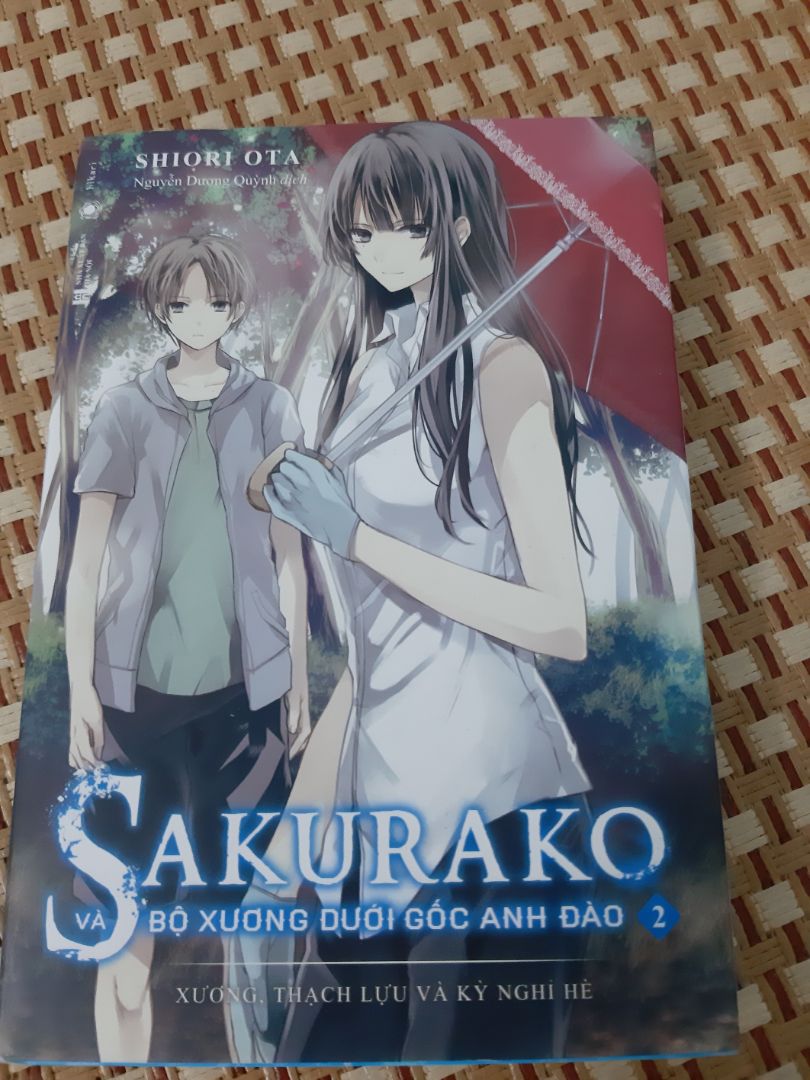 Quyển này mình mua cho cháu. Cháu đang học cấp 2. Cũng ko rõ nội dung ra sao. Nhưng thấy cháu mình khen bảo đọc cũng hay. :" Series hình như 10 quyển lận.