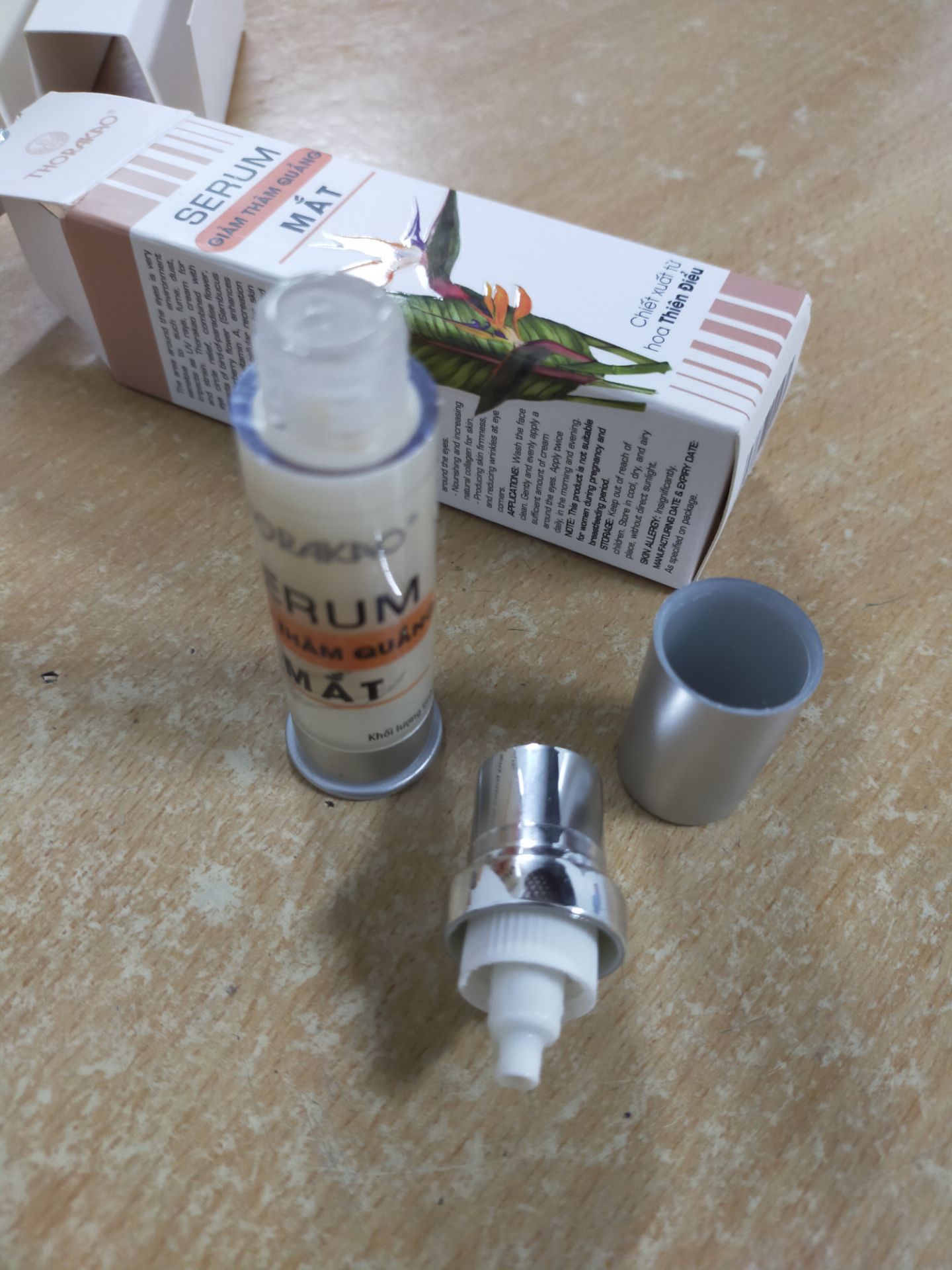 đã nhận sản phẩm, bao gói rất cẩn thận. Nhưng tôi ko thể nào lấy serum để dùng ấn nút xịt mãi ko đc, mở nắp ra thì ko thấy ống dẫn như hình tôi chụp. 🤦 đã nhận sản phẩm, bao gói rất cẩn thận. Nhưng tôi ko thể nào lấy serum để dùng ấn nút xịt mãi ko đc, mở nắp ra thì ko thấy ống dẫn như hình tôi chụp. 🤦