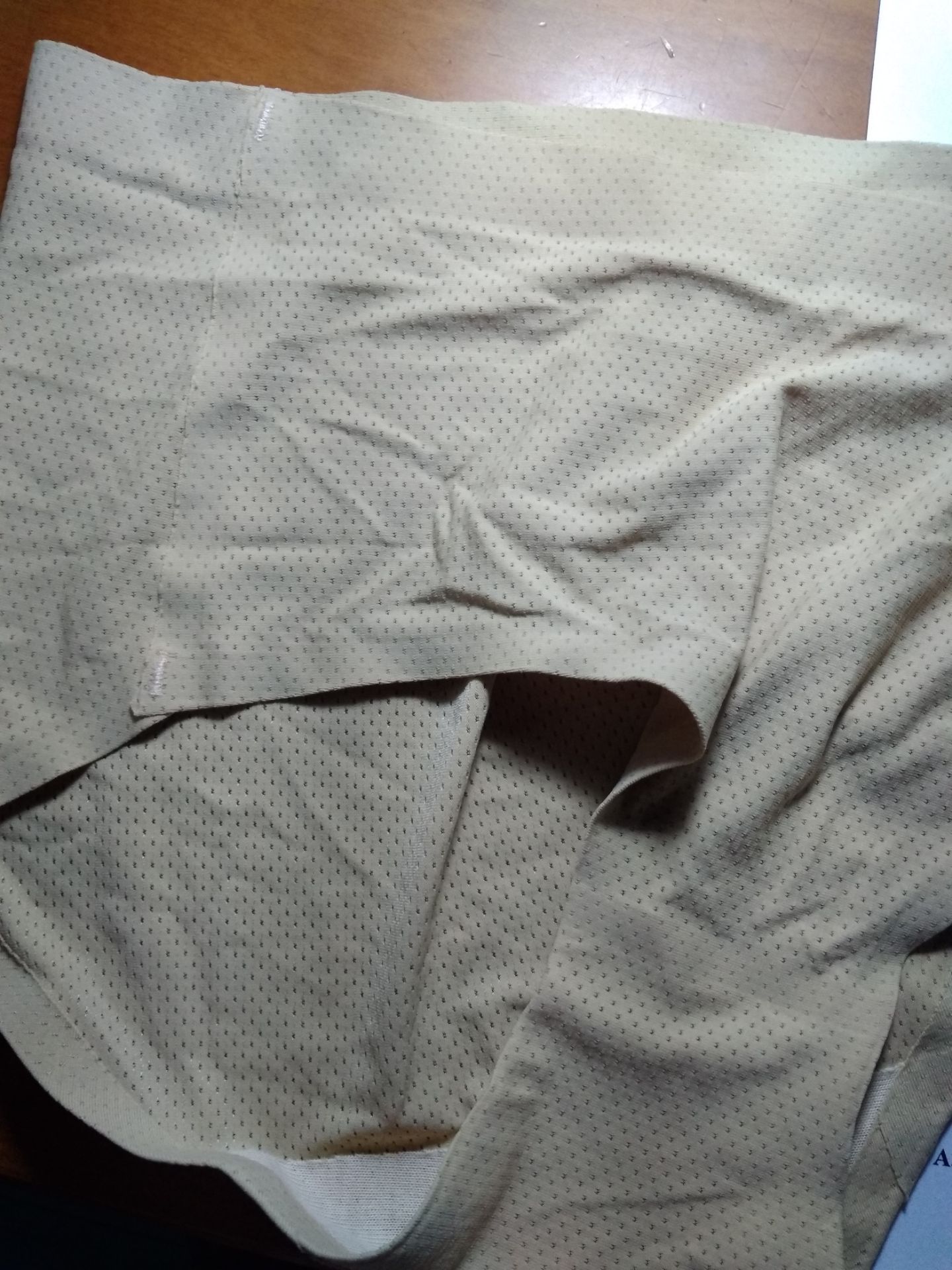 loại này thông hơi không lo bị bí tắc da, vải mịn và mát nhé, không bị hằn lên quần ngoài
dù đã chọn size lớn nhưng vẫn hơi nhỏ đối với mình