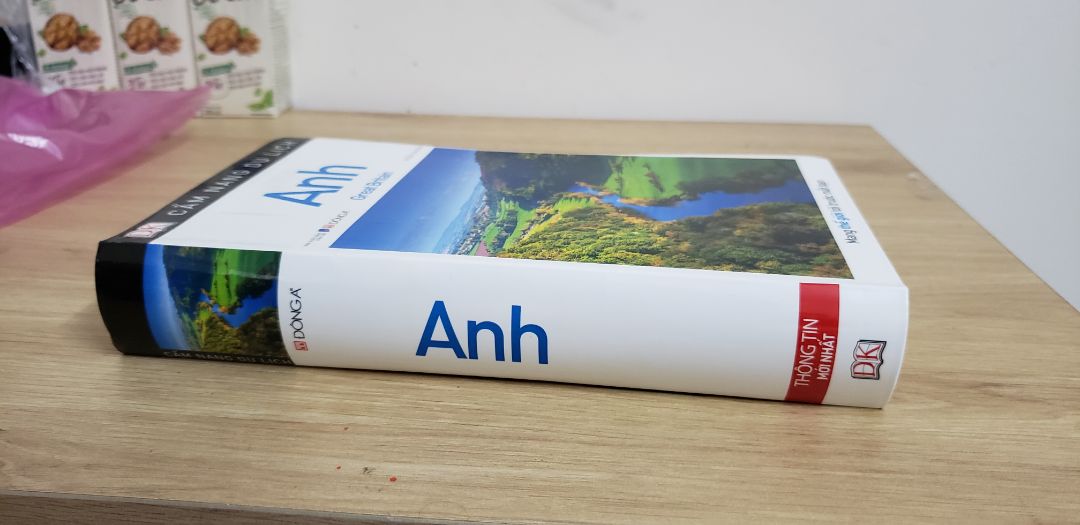 sách giao nhanh. nhà sách bọc kỹ. sách hướng dẫn rất chi tiết. hình minh họa màu rất đẹp. đọc rất dễ hiểu. có nhiều điểm du lịch để biết trước.