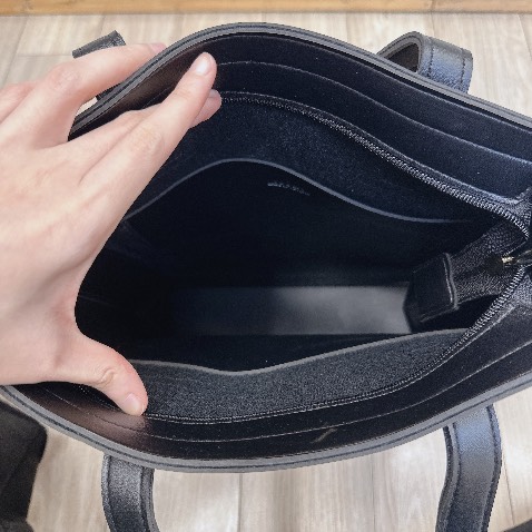 Hàng đẹp rộng rãi đựng vừa giất A4 nói chung ổn áp