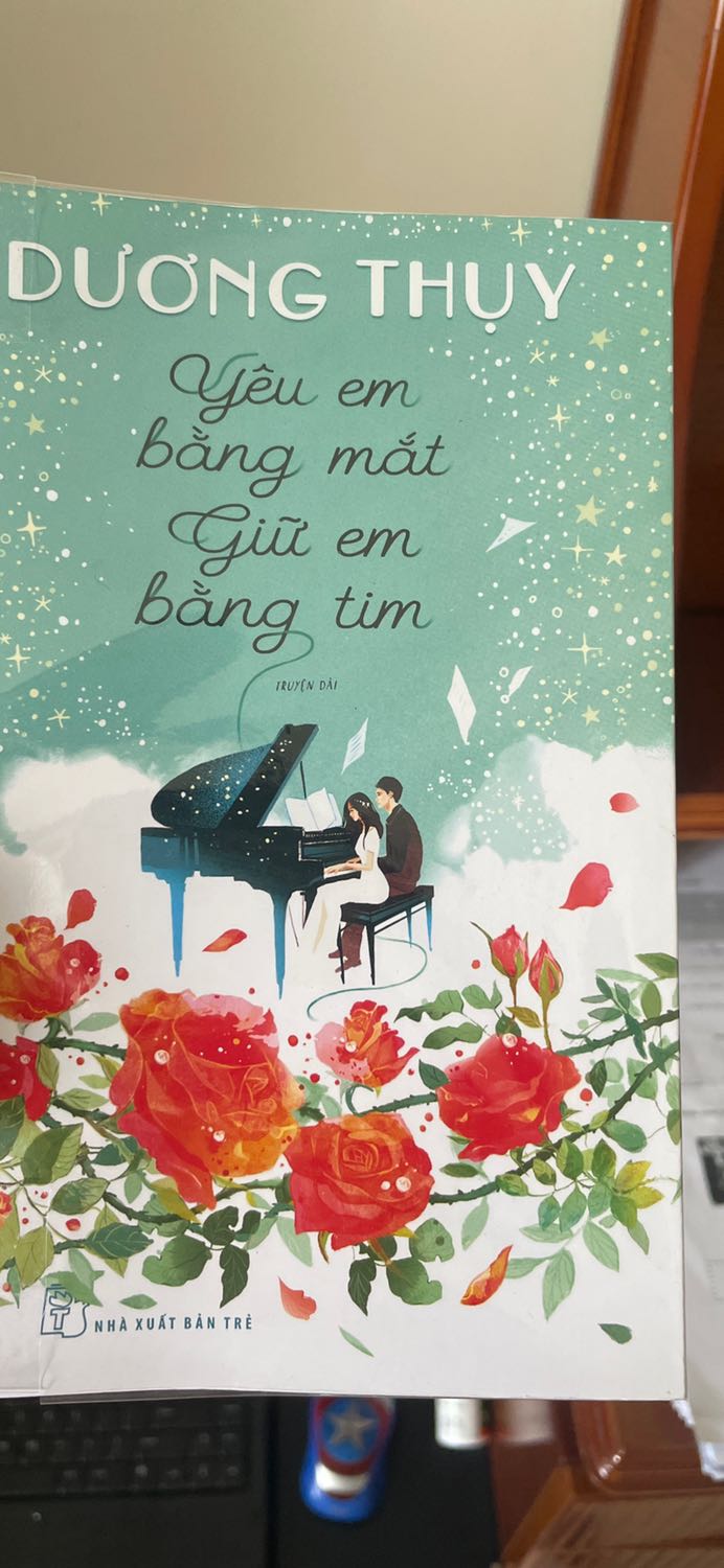 Cứ mỗi lần Dương Thuỵ ra sách là phải mần mua, tình yêu xuyên biên giới luôn lôi cuốn tôi bằng giọng văn vô cùng lôi cuốn . 1 ngày là luyện xong