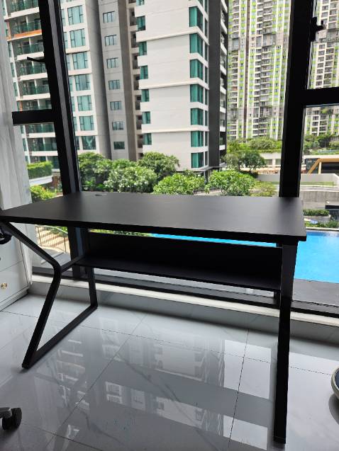 Bàn dễ ráp, chắc chắn