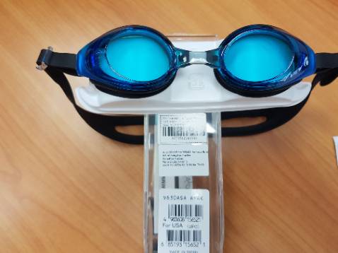 Kính ôm sát mắt, góc nhìn rộng như loại V500, bơi liên tục 30p ở hồ sâu 2m vẫn nhìn rõ, trong veo. Ko gửi hình được vì app tiki treo mỗi khi up hình.