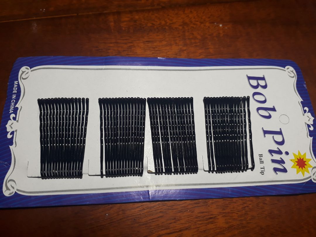 Kẹp màu đen đẹp , đúng ý , có cái độ dài thì ok nhưng độ dày thì hơi mỏng . nếu mỏng như này thì sẽ dễ gãy . với lại gói hộp nhỏ thôi. hộp to quá so với hàng ( cái này góp ý thêm ) . giao hàng nhanh