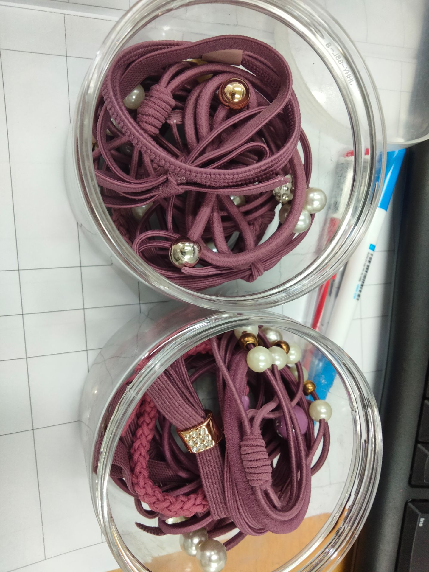 sao mình đặt màu hồng mà ra màu tím vầy shop ơi. cả 2 hộp luôn ấy