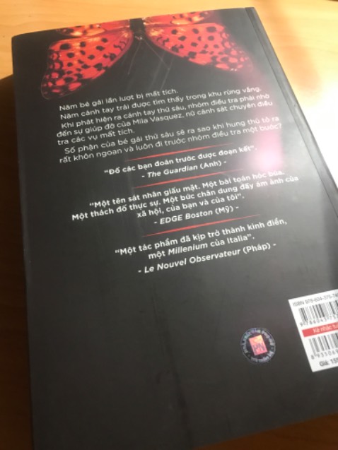 Sách chuẩn chỉnh nha. Bìa hơi xước nhẹ một tí nhưng nhìn chung không bị tổn hại quá mức. Nói chung sách chất lượng mà giá cũng giảm sâu nữa.